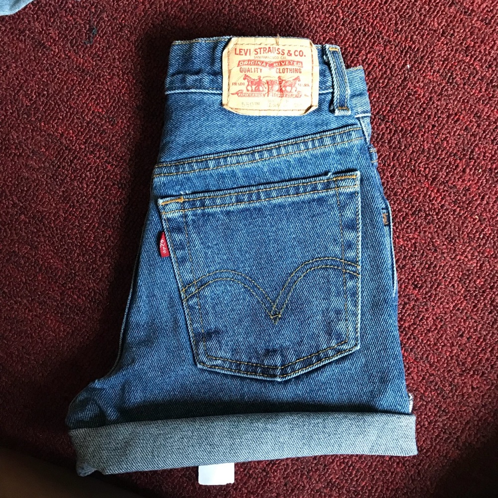 High waisted Levi’s jean shorts SIZE ONE